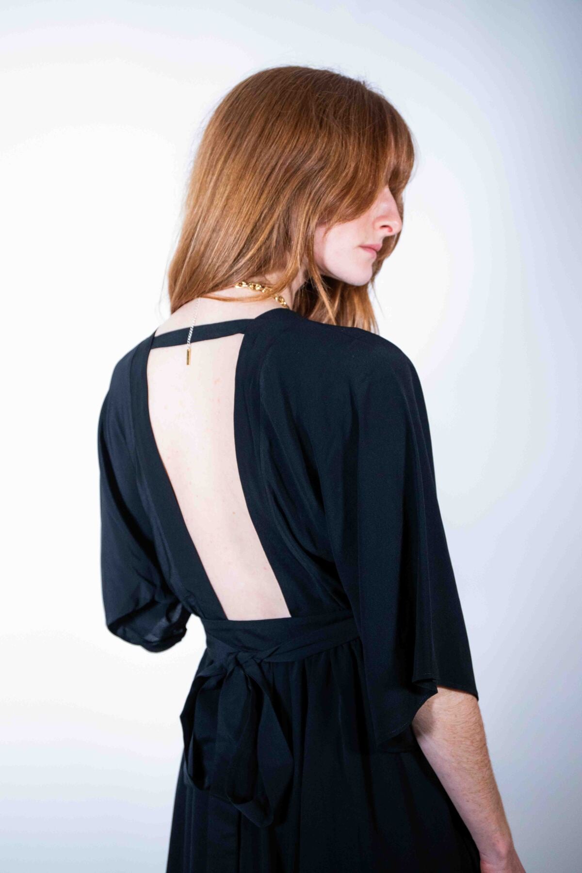 Robe Sikara Soie Longue - robe kimono noire, poche cachée - Hello World Le Studio