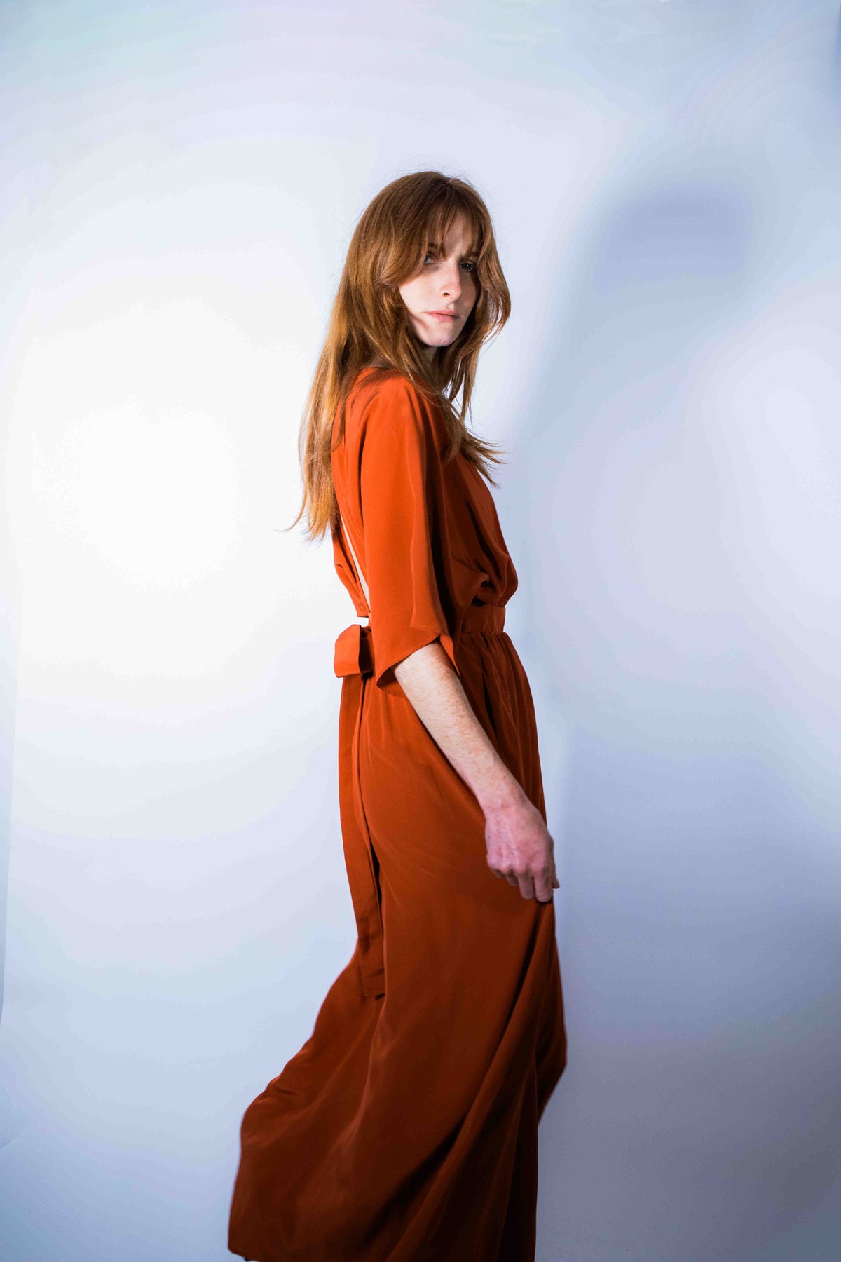 Robe Sikara Soie Longue - robe kimono noire, poche cachée - Hello World Le Studio