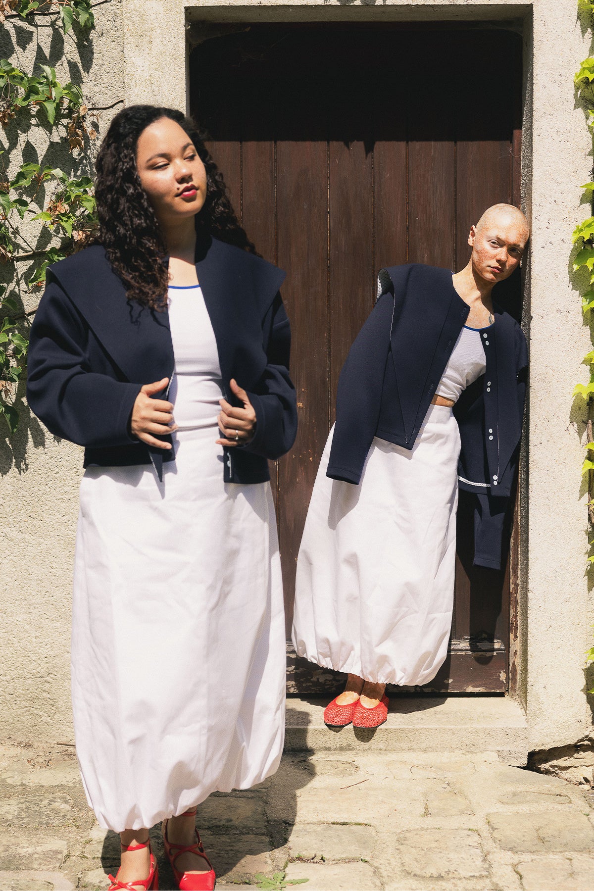 Cardigan Cabourg - porté, bleu marine - Hello World Le Studio