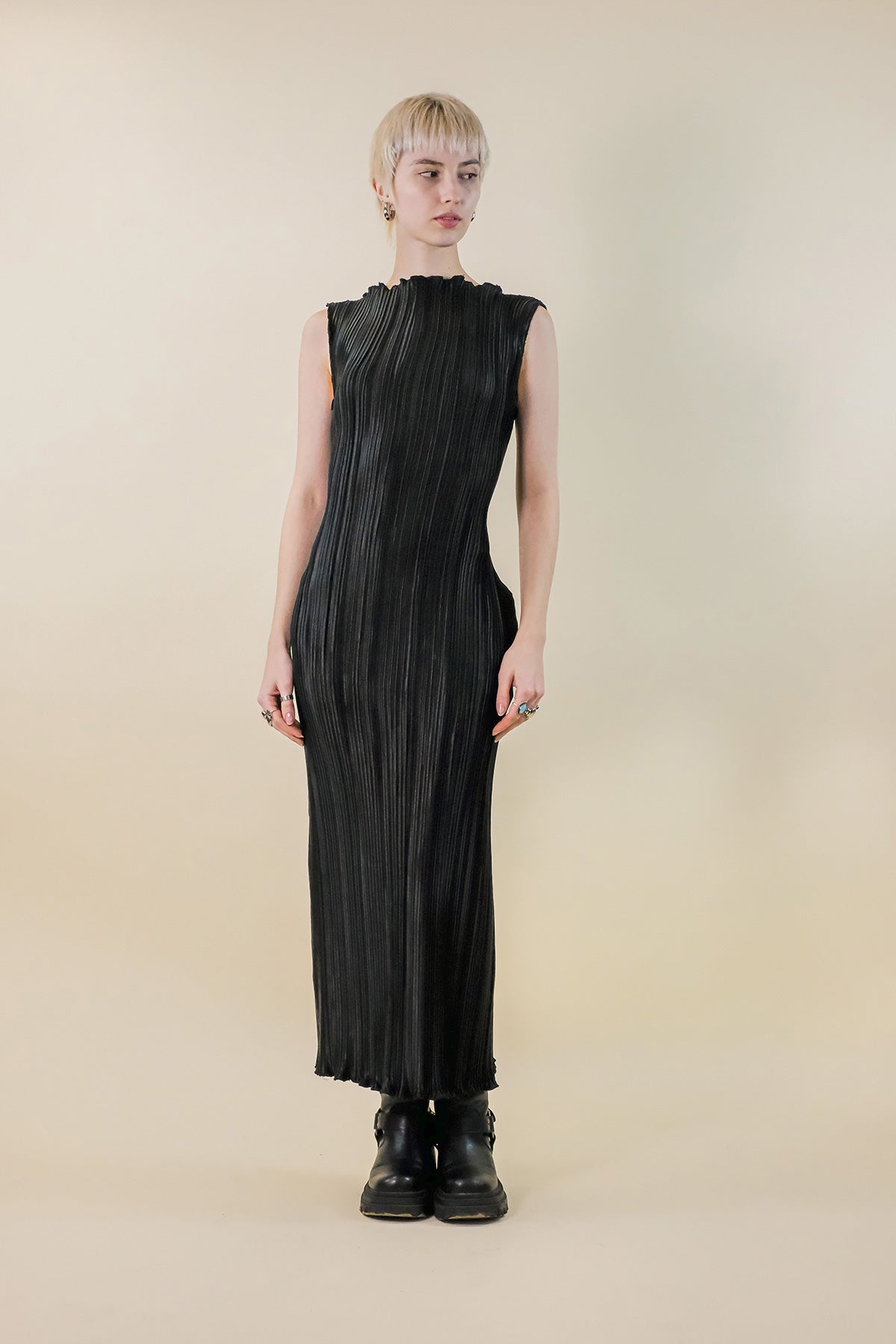 Robe Koudai - robe plissée noire - Hello World Le Studio