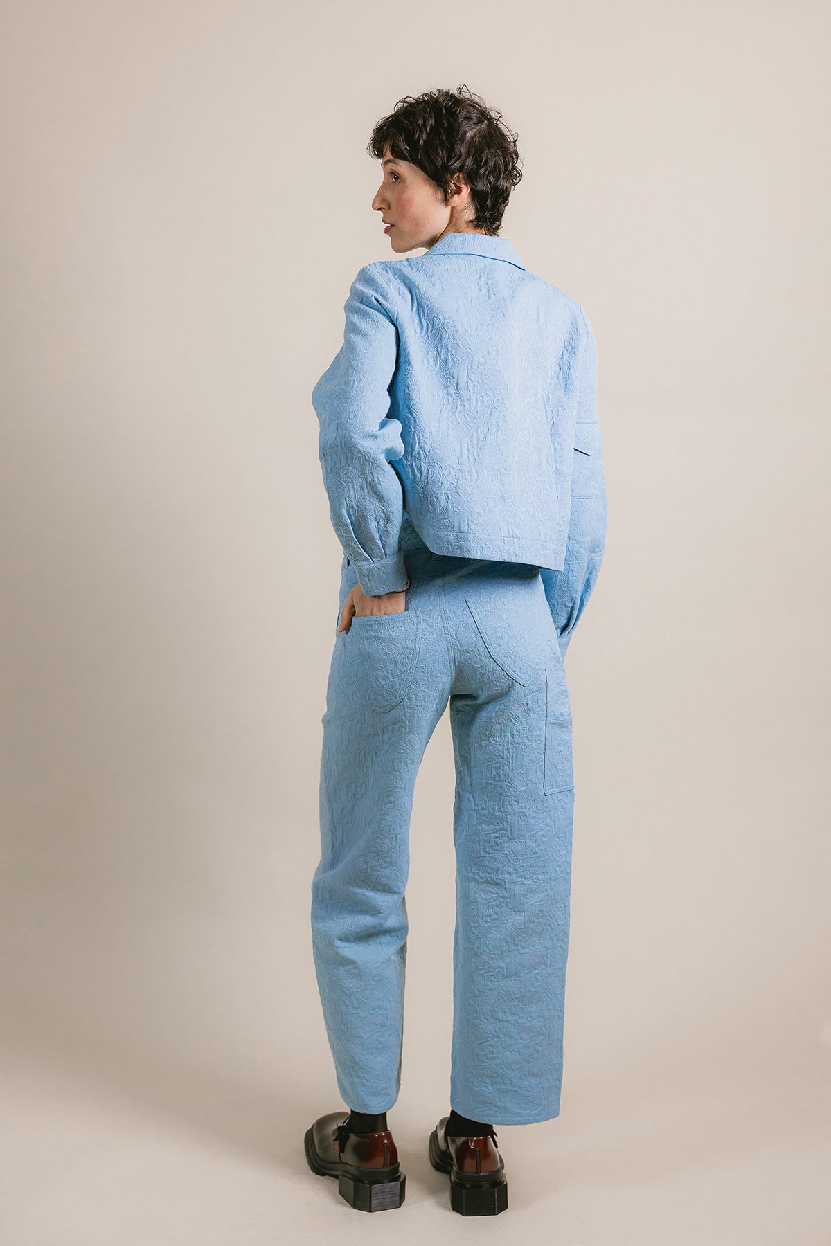 Pantalon Akpa Piqué de Coton - main dans la poche - Hello World Le Studio