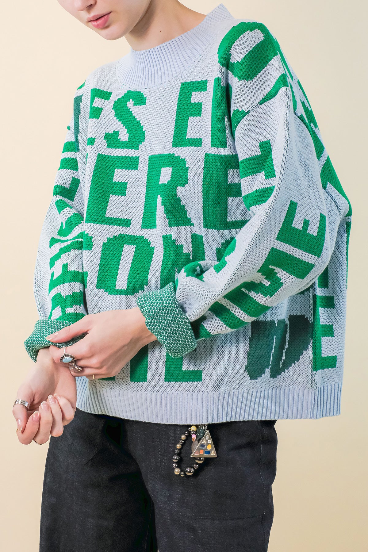 Pull Knowledge - détail revers, bleu et vert - Hello World Le Studio