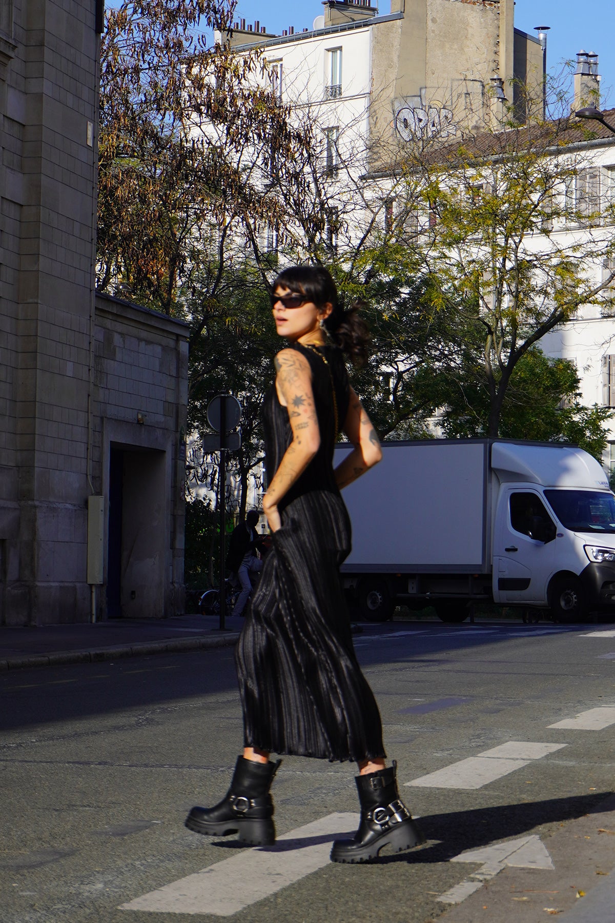 Robe Koudai - noire, en extérieur - Hello World Le Studio