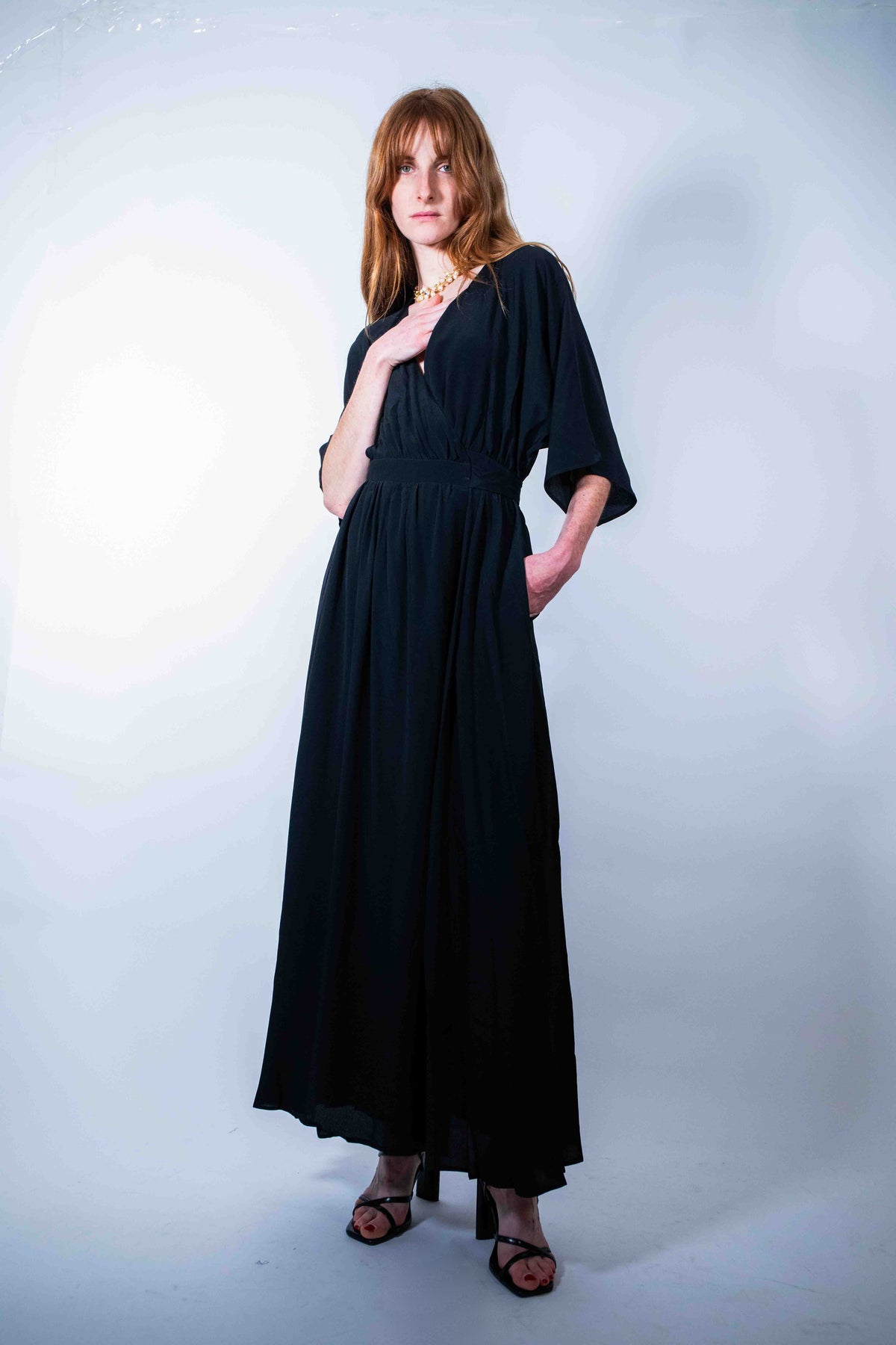 Robe Sikara Soie Longue - robe kimono noire, poche cachée - Hello World Le Studio