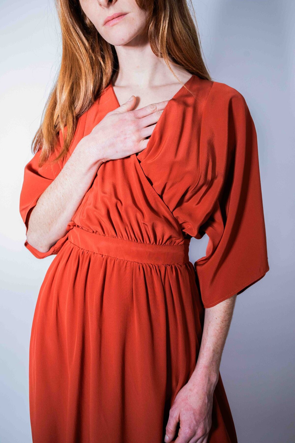 Robe Sikara Soie Longue - robe kimono noire, poche cachée - Hello World Le Studio
