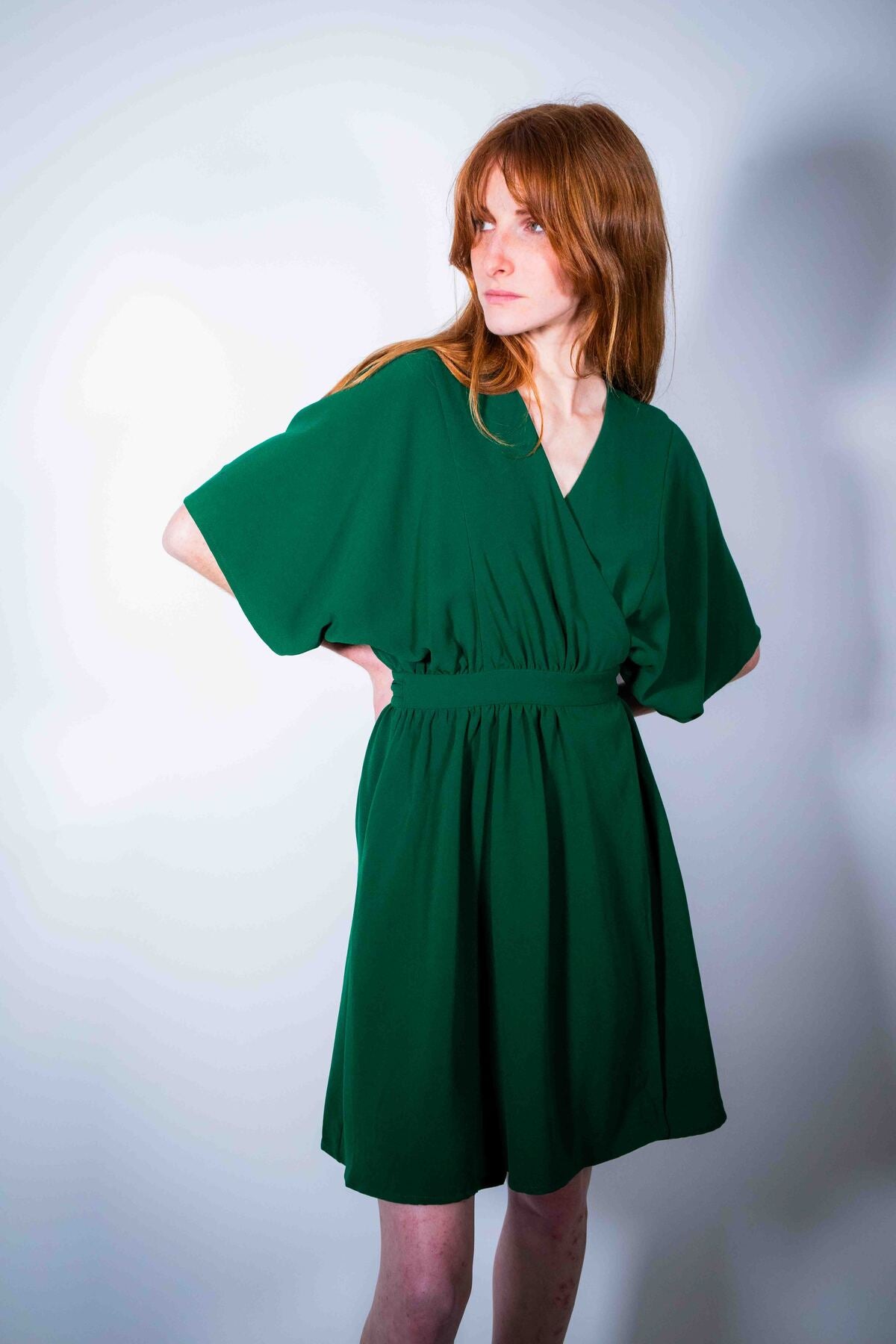 Robe Sikara Courte Verte - robe kimono vert bouteille, poche invisible - Hello World Le Studio