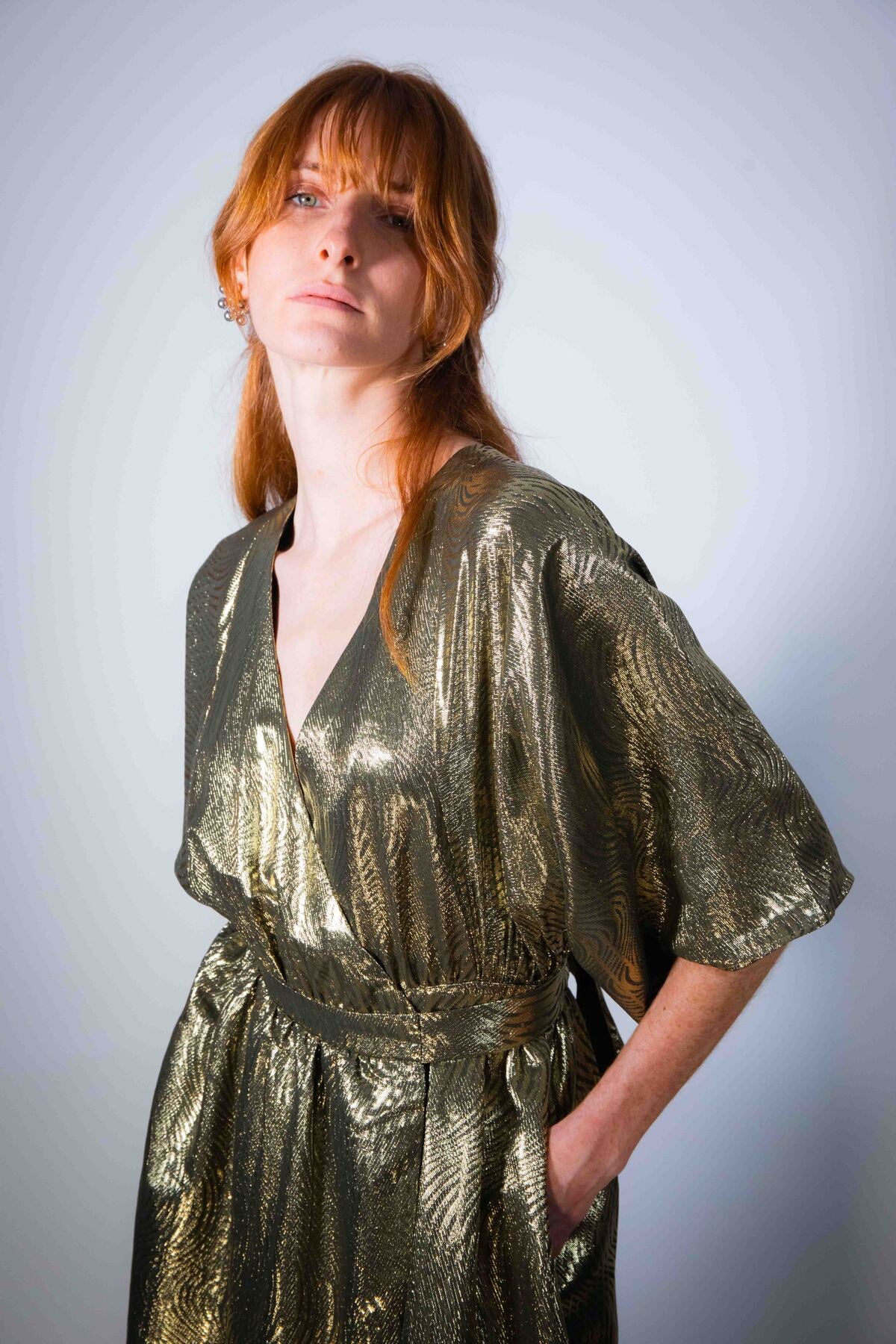 Robe Sikara Or Longue - robe kimono dorée, dos-nu - Hello World Le Studio
