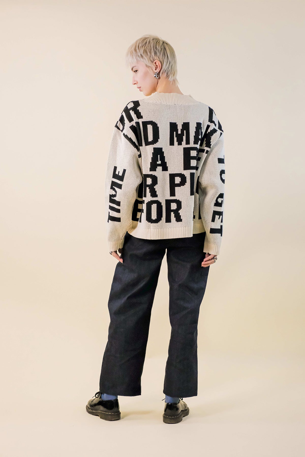 Pull Knowledge - vue de dos, beige - Hello World Le Studio