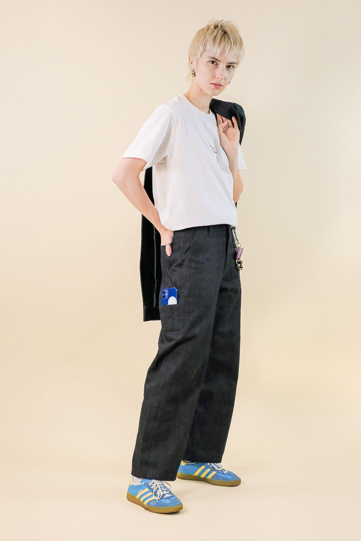Destockage Pantalon Akpa Brut - pantalon en denim brut, large - Hello World Le Studio