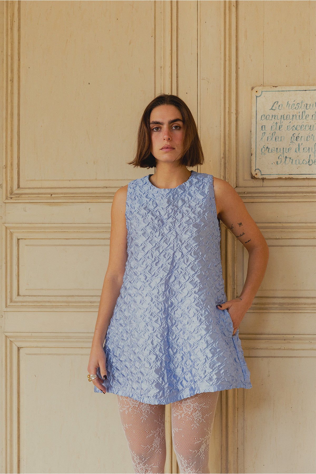 Robe Pâmoison - robe courte en jacquard bleu ciel texturé - Hello World Le Studio