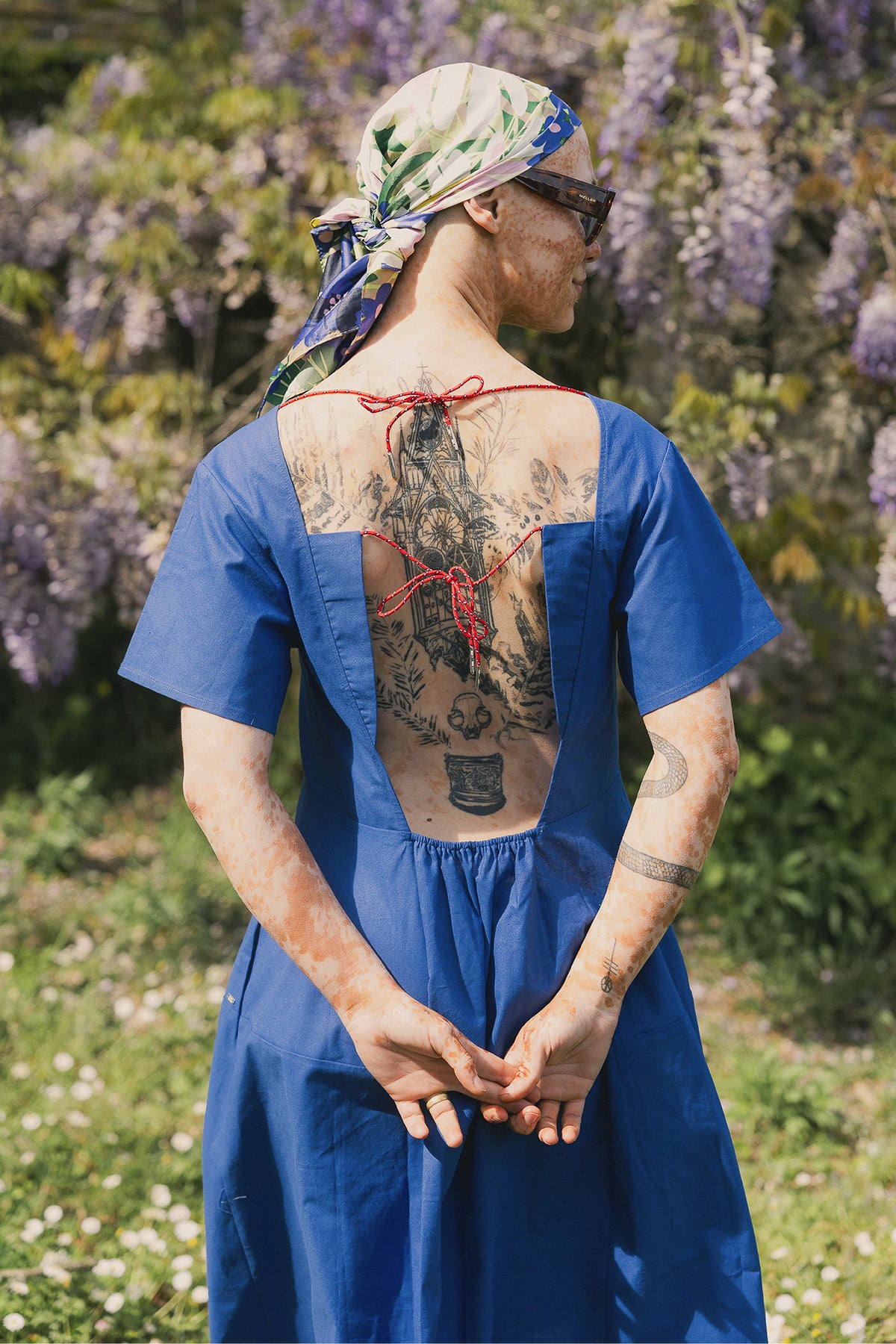 Robe Homwee - vue de dos, bleu marine - Hello World Le Studio