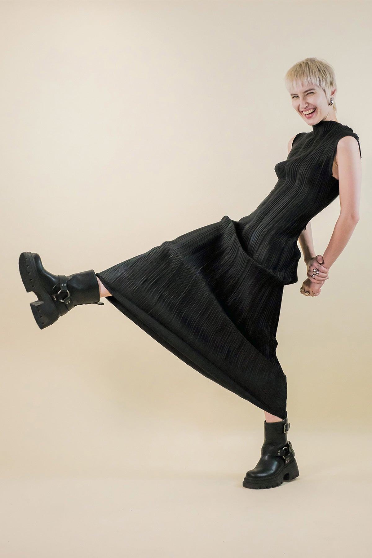Robe Koudai - robe plissée noire - Hello World Le Studio