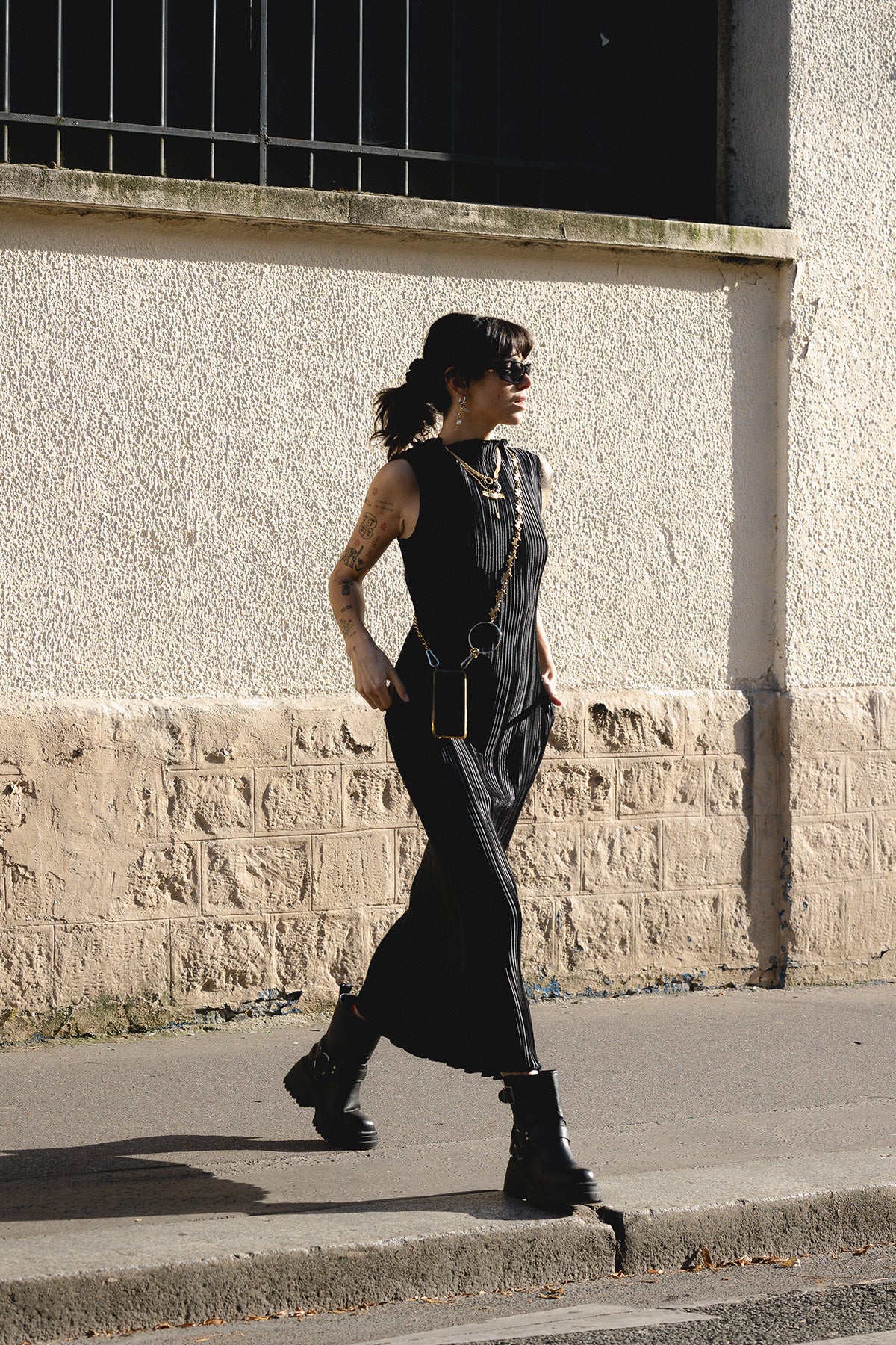 Robe Koudai - noire, en extérieur - Hello World Le Studio