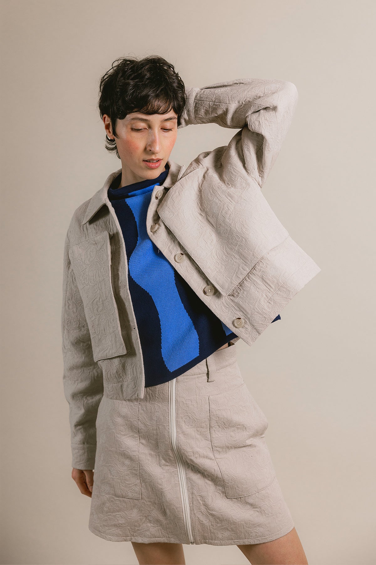 Veste Pokka Crop - beige, ensemble jupe - Hello World Le Studio