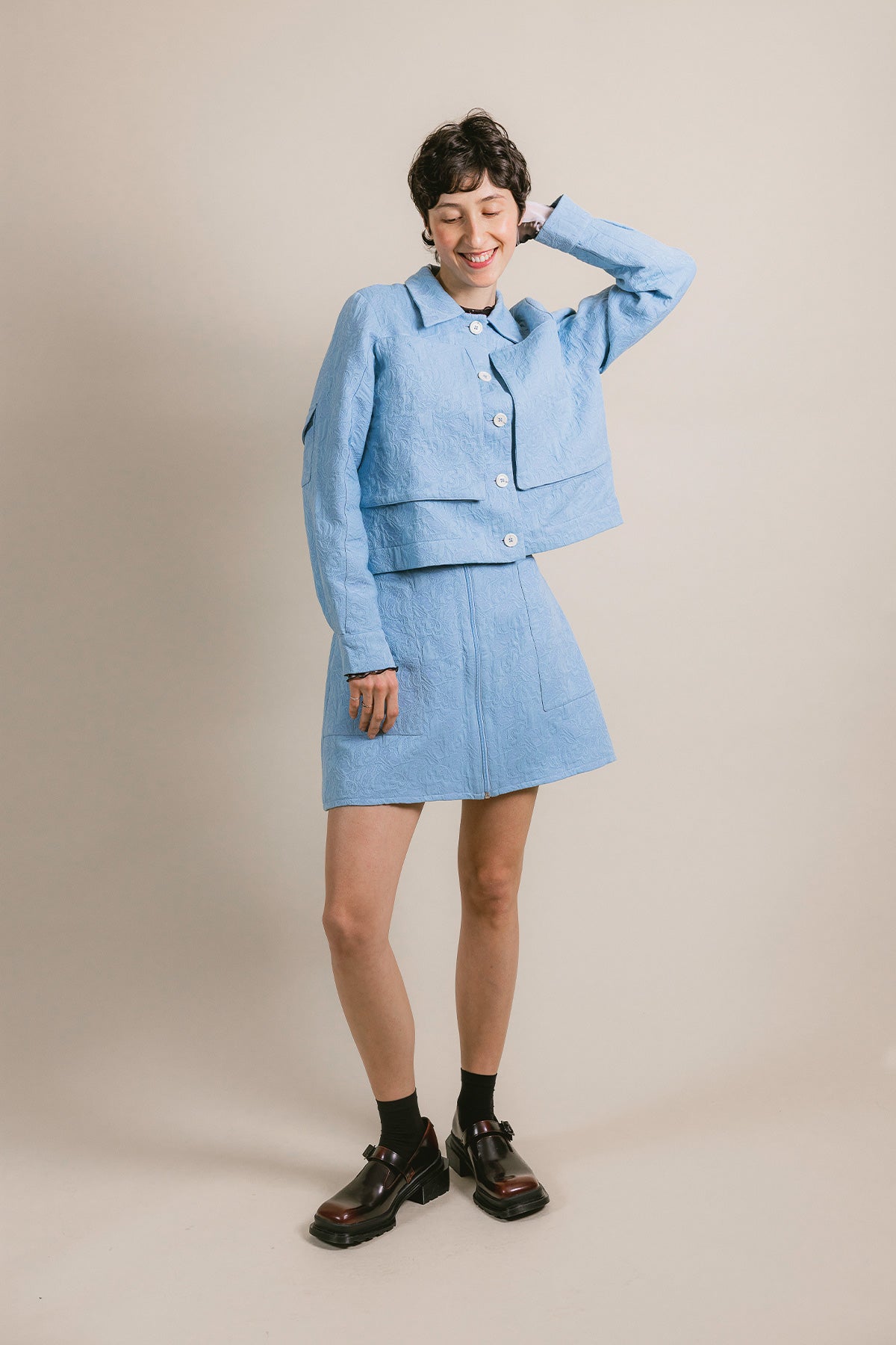 Veste Pokka Crop - bleu, ensemble jupe - Hello World Le Studio