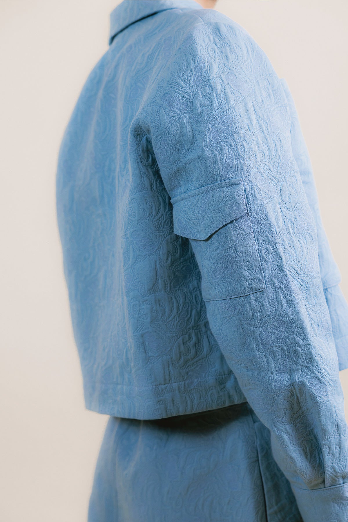 Veste Pokka Crop - détail poche arrière - Hello World Le Studio
